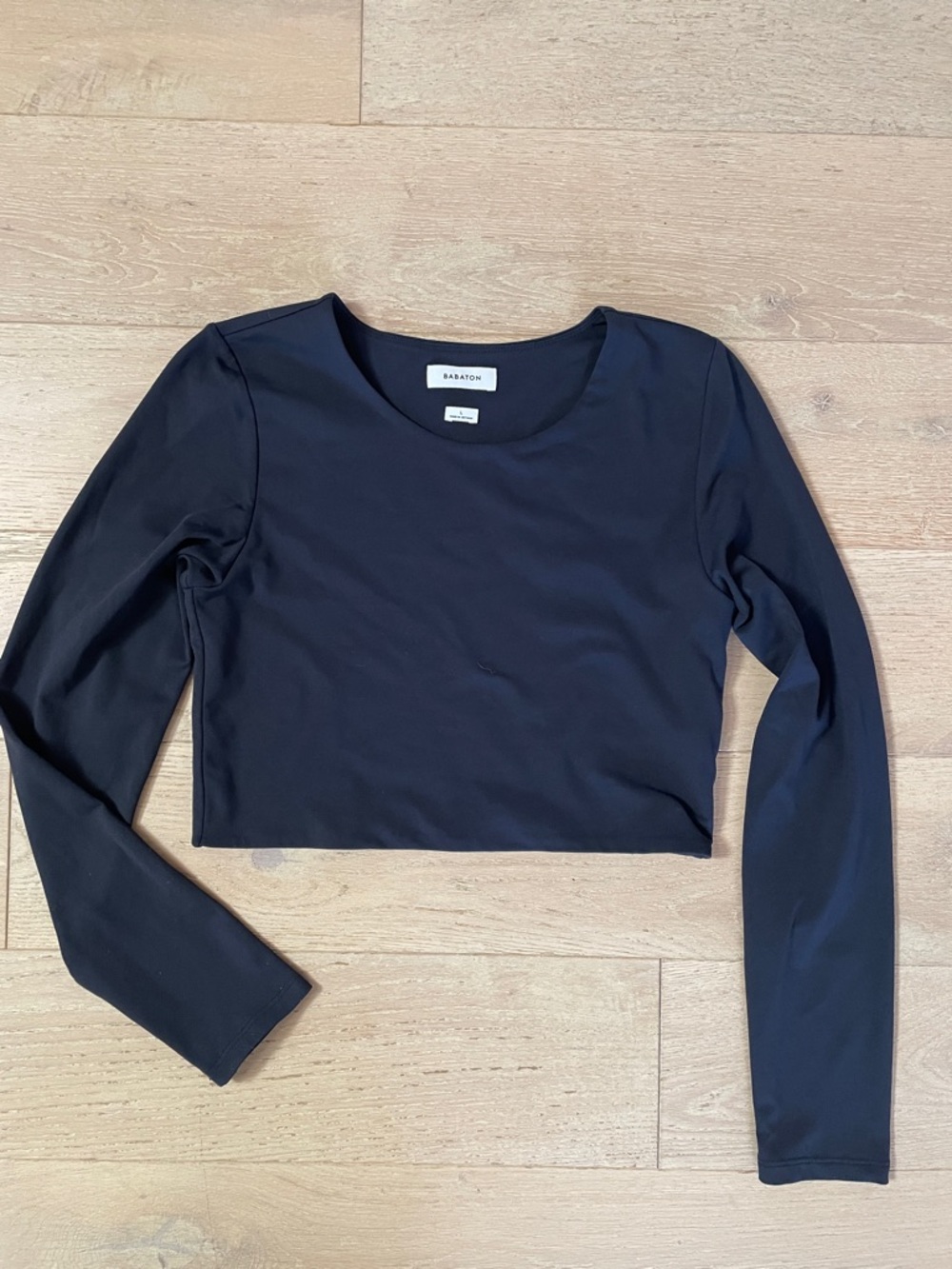 Aritzia Black Long-Sleeve Crop Top - Crew Neck